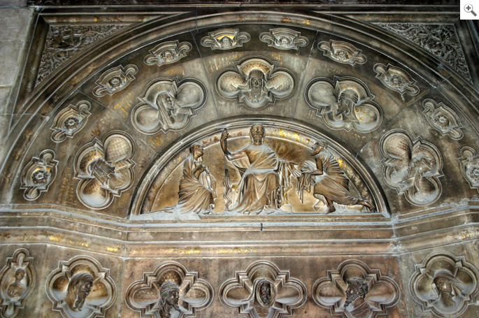Giacomo da Campione, Dom von Mailand, Portal der linken Sakristei, 1389